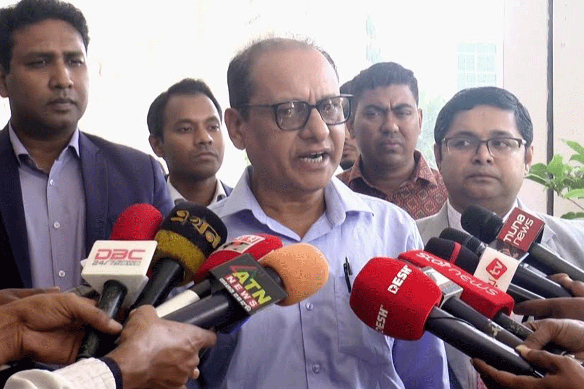 সহকারী শিক্ষকদের ১১তম গ্রেডে উন্নীত করতে চেষ্টা চলছে: গণশিক্ষা উপদেষ্টা