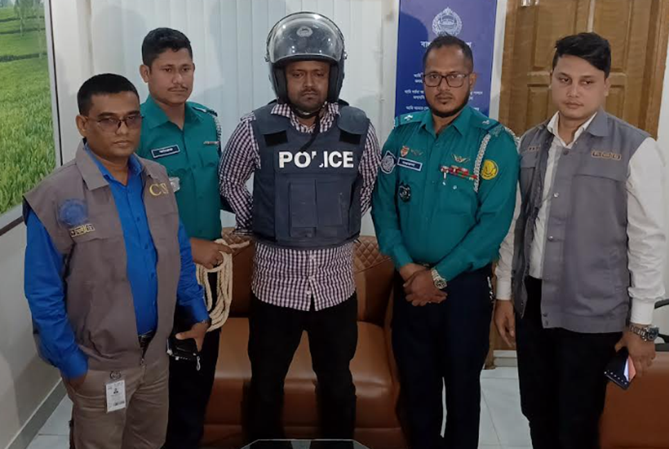 সিআইডি কর্মকর্তাকে ছুরিকাঘাতকারী পলাতক ছাত্রলীগ